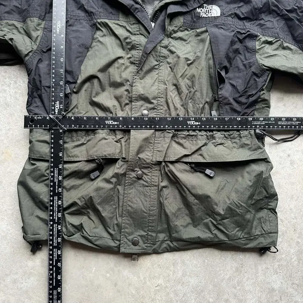 The North Face Gore-Tex Waterproof Hooded Jacket - Small